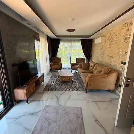 Life Villalari - Yeni Oezel Havuzlu * Kusadası