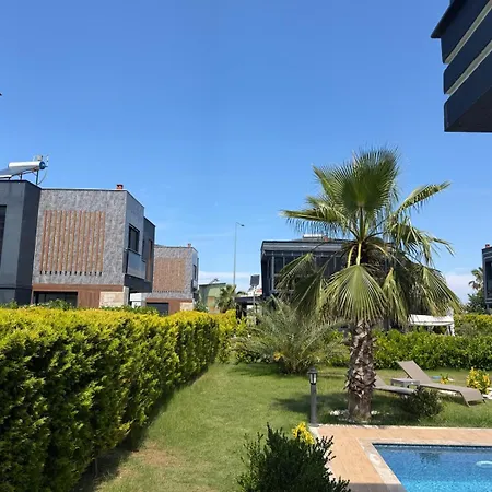 Life Villalari - Yeni Oezel Havuzlu Kusadası